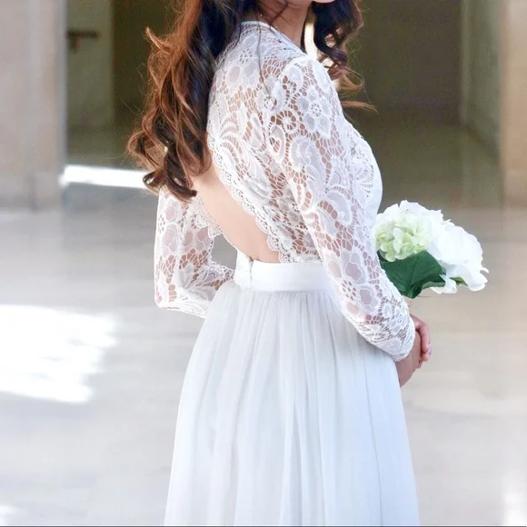 White lace long sleeve wedding dress with open back - Picture 2 of 8